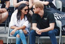 Először jelent meg nyilvános eseményen barátnőjével Harry herceg