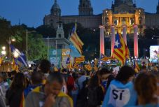 Tömegtüntetésen és kosármeccsen is jártunk a katalán függetlenségi népszavazás kampányzáróján