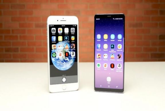 Az Apple vagy a Samsung csúcskészüléke gyorsabb? Letesztelték