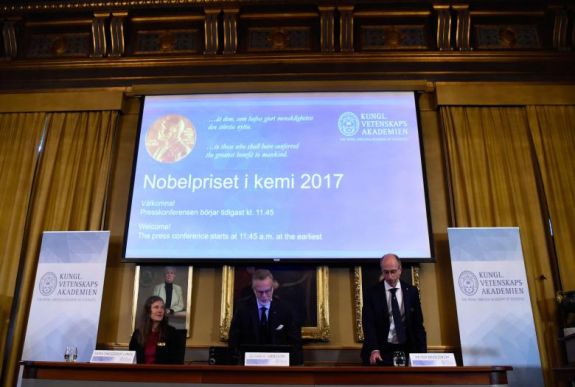 Krio-elektronmikroszkópiáért hárman kapják a kémiai Nobel-díjat