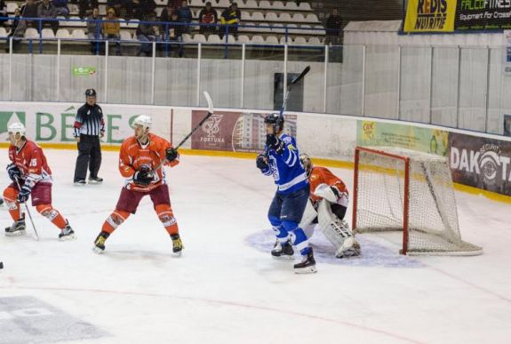 Jégkorong: 7 nap alatt hatszor futnak ki a jégre a csíki fiúk