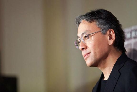 Kazuo Ishiguro angol író kapja az irodalmi Nobel-díjat