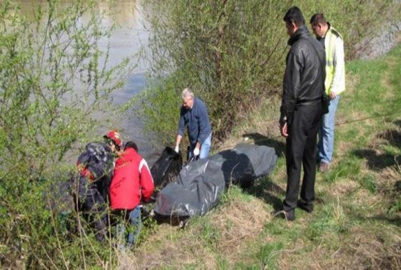 Dunába zuhant autó: megtalálták a nő holttestét