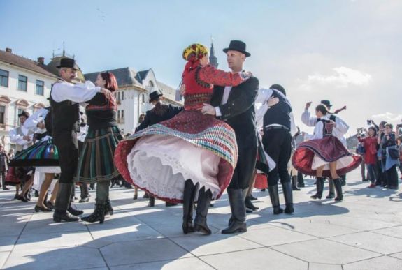 Megkezdődött az Erdélyi Magyar Hivatásos Néptáncegyüttesek Találkozója Nagyváradon