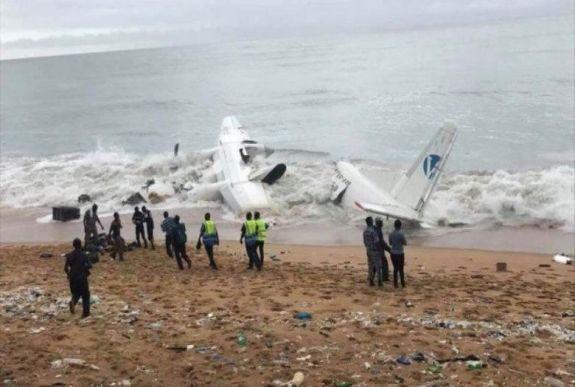 Tengerbe zuhant egy repülőgép Elefántcsontpartnál