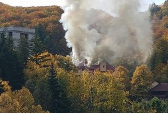 Kigyulladt egy szálloda egy népszerű hazai üdülőhelyen