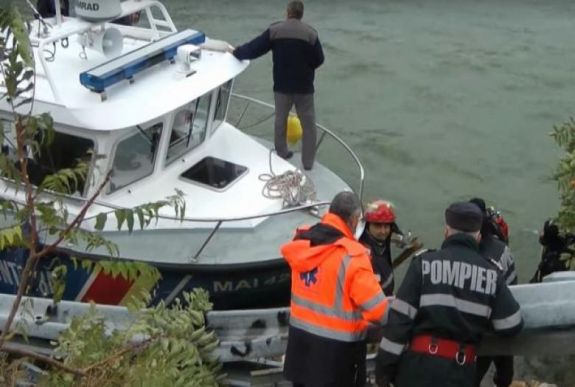 Megtalálták a Dunába zuhant autó harmadik utasának holttestét