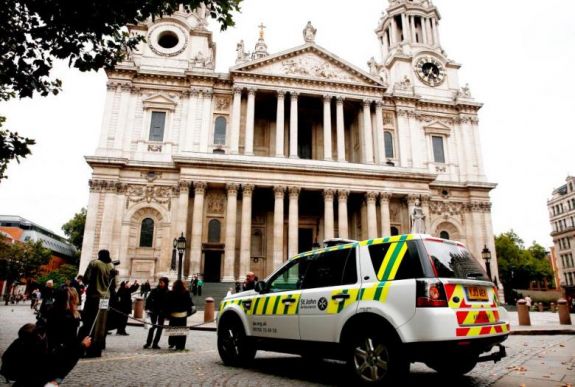 Mélybe vetette magát egy román lány a londoni Szent Pál-székesegyház kupolájából