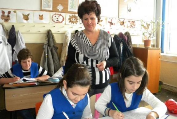 Lehet, mégsem kell majd egyetemi diploma az óvodai nevelőknek, tanítóknak?