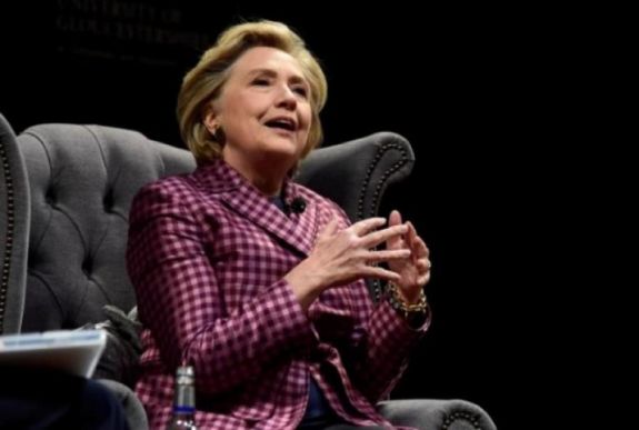 Clinton: Semmi szükség, hogy Észak-Koreával harciasak legyünk