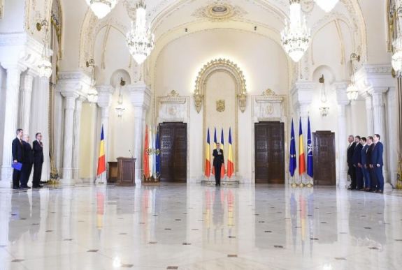 Letették a hivatali esküt a Tudose-kabinet új miniszterei