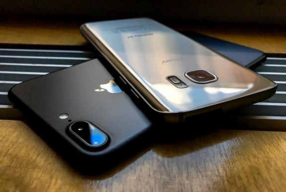 Jobbak a tavalyi Samsungok az idei iPhone-oknál