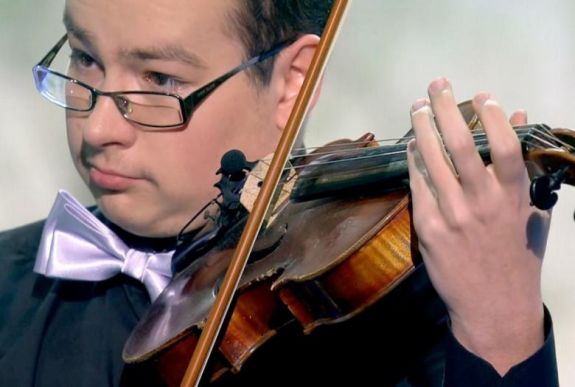 A Virtuózok korcsoportjának erdélyi győztese, a kolozsvári Kis Radu ösztöndíjban részesült