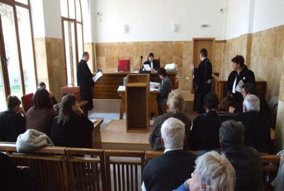 Az alkotmánybíróság nem lát különbséget a házastársak és az élettársak között 