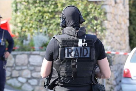 Politikusok és mecsetek ellen terveztek merényleteket Franciaországban