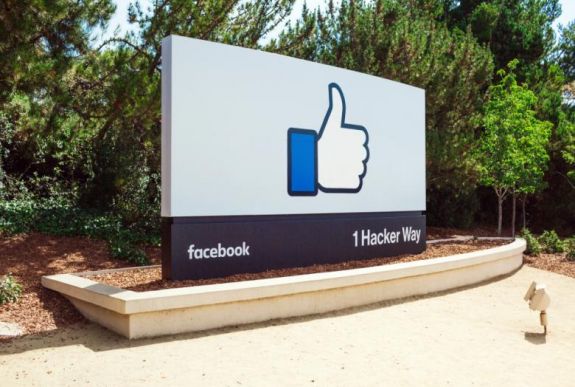 Leállította hajmeresztő tesztjét a Facebook