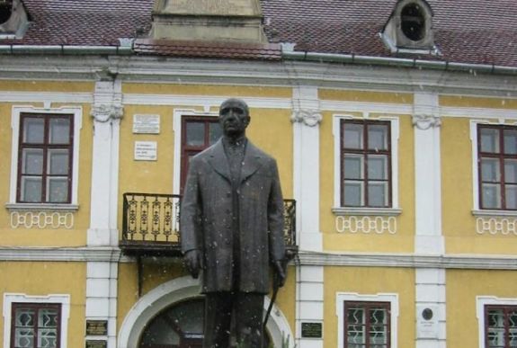 „Mindenből igyekezett jobbat, újabbat építeni” – Bernády Györgyről kérdeztük Fodor János történészt