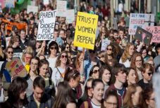 Lemondanának a szigorú abortusztörvényről az írek?