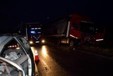 Elaludt az úttesten, láncbalesetet okozott a részeg gyalogos Háromszéken