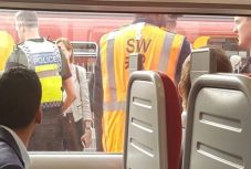 Bibliából felolvasó férfi elől menekültek Londonban