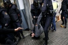 Több szállodából is „utcára tették” a spanyol rendőröket és csendőröket