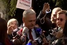 Bilinccsel várták Liviu Dragneát a legfelsőbb bíróság épülete előtt