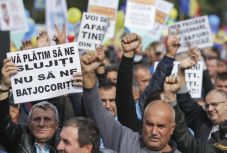 FRISSÍTVE: Ezrek tüntettek a társadalombiztosítási rendszer tervezett módosítása ellen