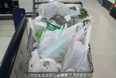 Hivatalos: száműzik a kereskedelemből a műanyag hordtasakokat