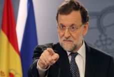 Katalónia autonómiájának felfüggesztésével fenyegetőzik a spanyol kormányfő?