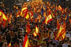 FRISSÍTVE - A függetlenség ellen tüntetnek Barcelonában