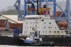 A világ összes kikötőjéből kitiltottak négy teherhajót