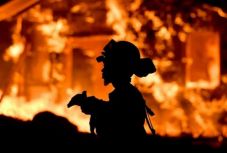 Halálos áldozatai is vannak a rejtélyes bozóttűznek Kaliforniában