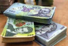 Romániai rekord: 23 ezer lejes fizetés egy szatmári községháza jegyzőjének