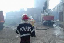 Kigyúlt egy kenyérgyár Nagyváradon, az oltást vízhiány nehezítette