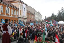 Kvórumhiány miatt elmaradt a szavazás március 15. hivatalos ünneppé nyilvánításáról