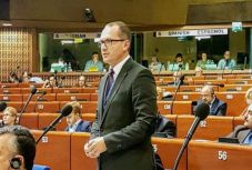 Korodi: Ukrajna ne folyamodjon jogfosztó és kényszerítő eszközökhöz az állam nyelvének elsajátításáért