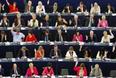 Az EP jövő szeptemberben szavazhat a Magyarországról szóló különjelentésről