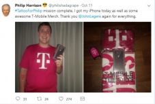 Céglogót tetováltatott magára, hogy ingyen iPhone-t kapjon