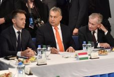 Orbán: kisszerűen verik át a közép-kelet-európai fogyasztókat 