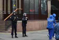 Bombafenyegetés miatt kiüríttették a Raiffeissen Bank összes oroszországi fiókját