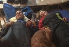 Szabad ég alatt töltötte az éjszakát Nagy-Britannia bukaresti nagykövete 