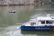 Megtalálták a Dunába zuhant autóban utazó kislány holttestét