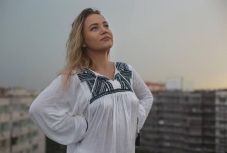 Így tartották meg Bukarestben a melltartó nélküli világnapot