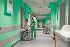 Betegközpontú törvénymódosító javaslatot iktatott az RMDSZ