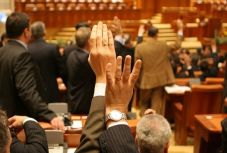 FRISSÍTVE - A szenátus végleg elkaszálná a magyar közösséget érintő törvénytervezeteket