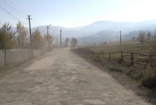 Elkezdték a hegyivadászok helikopter-leszállópályájához vezető út felújítását Hargita megyében