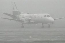 Késnek a repülőjáratok a köd miatt