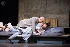 KISEBBSÉGBEN: A párbeszéd hiánya