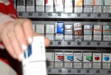 Jó hír a dohányosoknak: váratlanul olcsóbb lett a legnépszerűbb cigaretta
