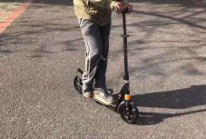 Hajtányra, magyar! – gombamódra szaporodnak a felnőtt rollerek az erdélyi utcákon